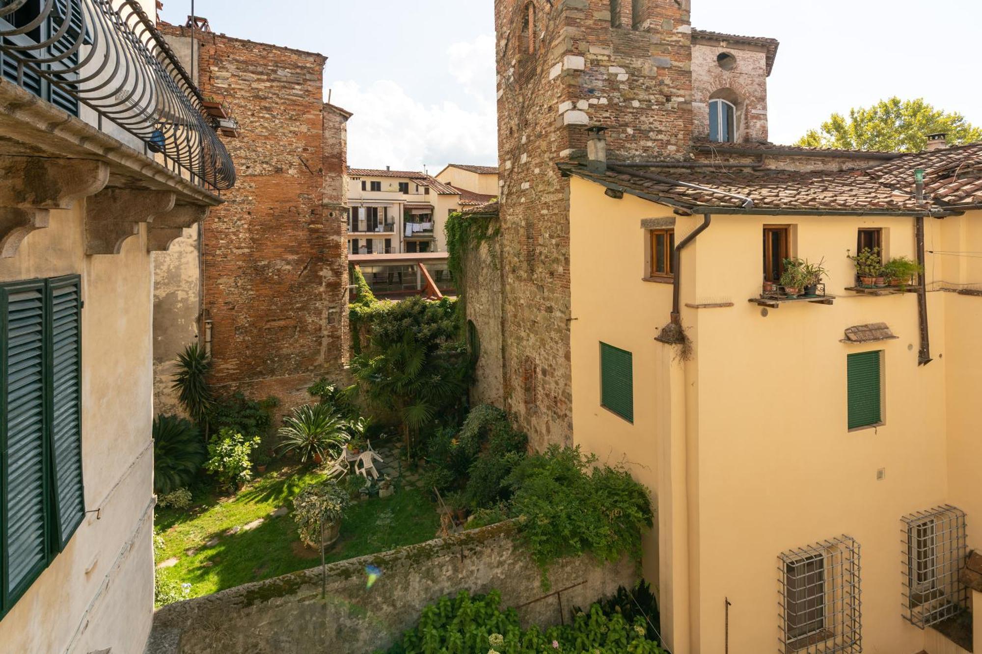 Historic Apt In The Center Of Lucca With Balcony Exterior foto