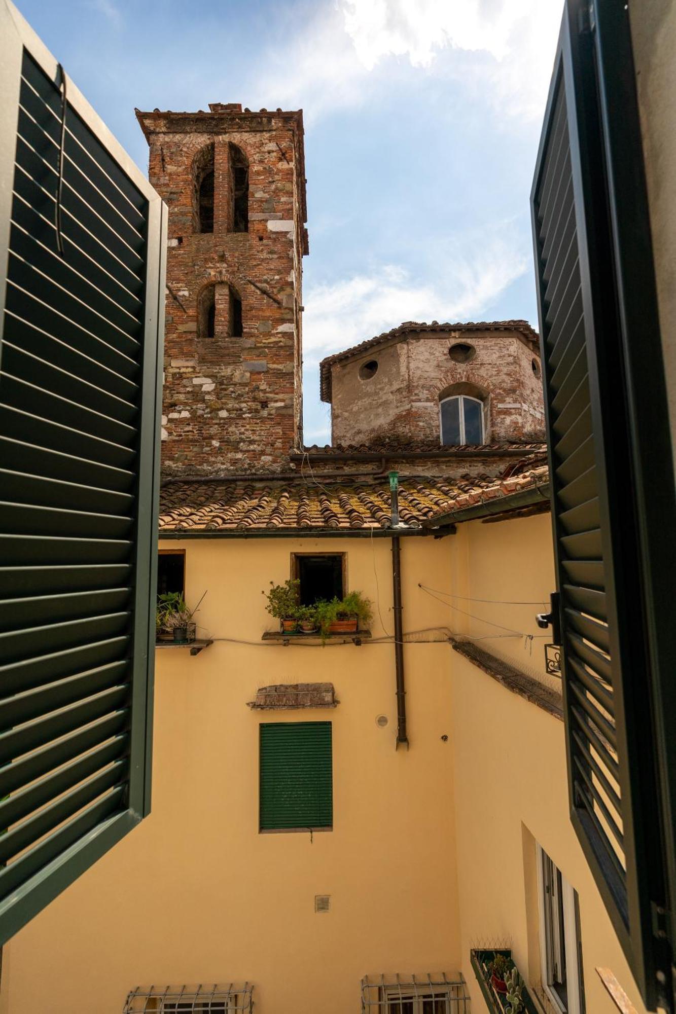 Historic Apt In The Center Of Lucca With Balcony Exterior foto