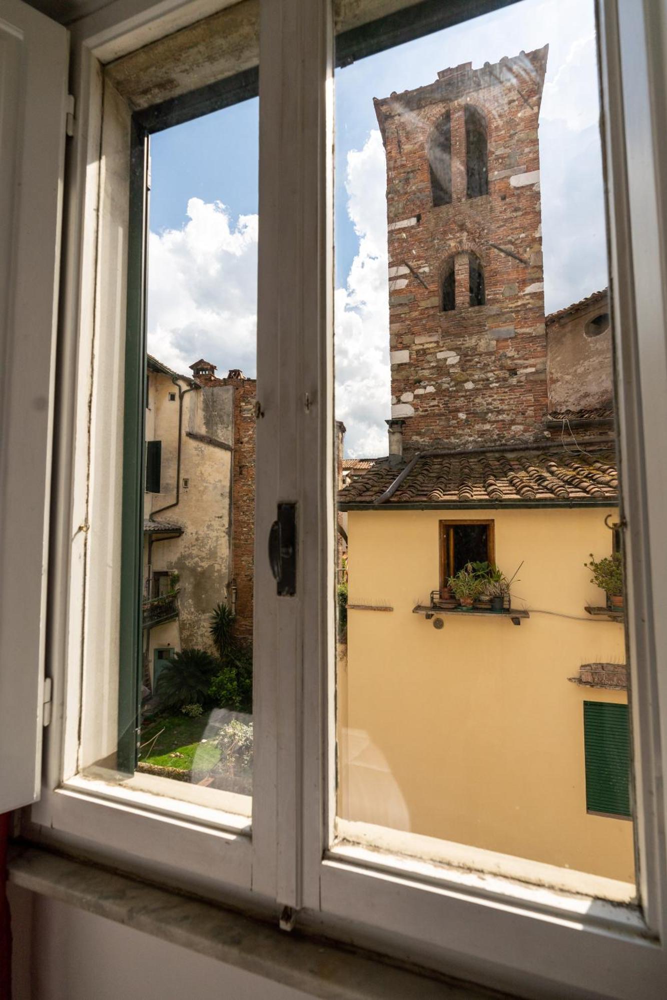 Historic Apt In The Center Of Lucca With Balcony Exterior foto