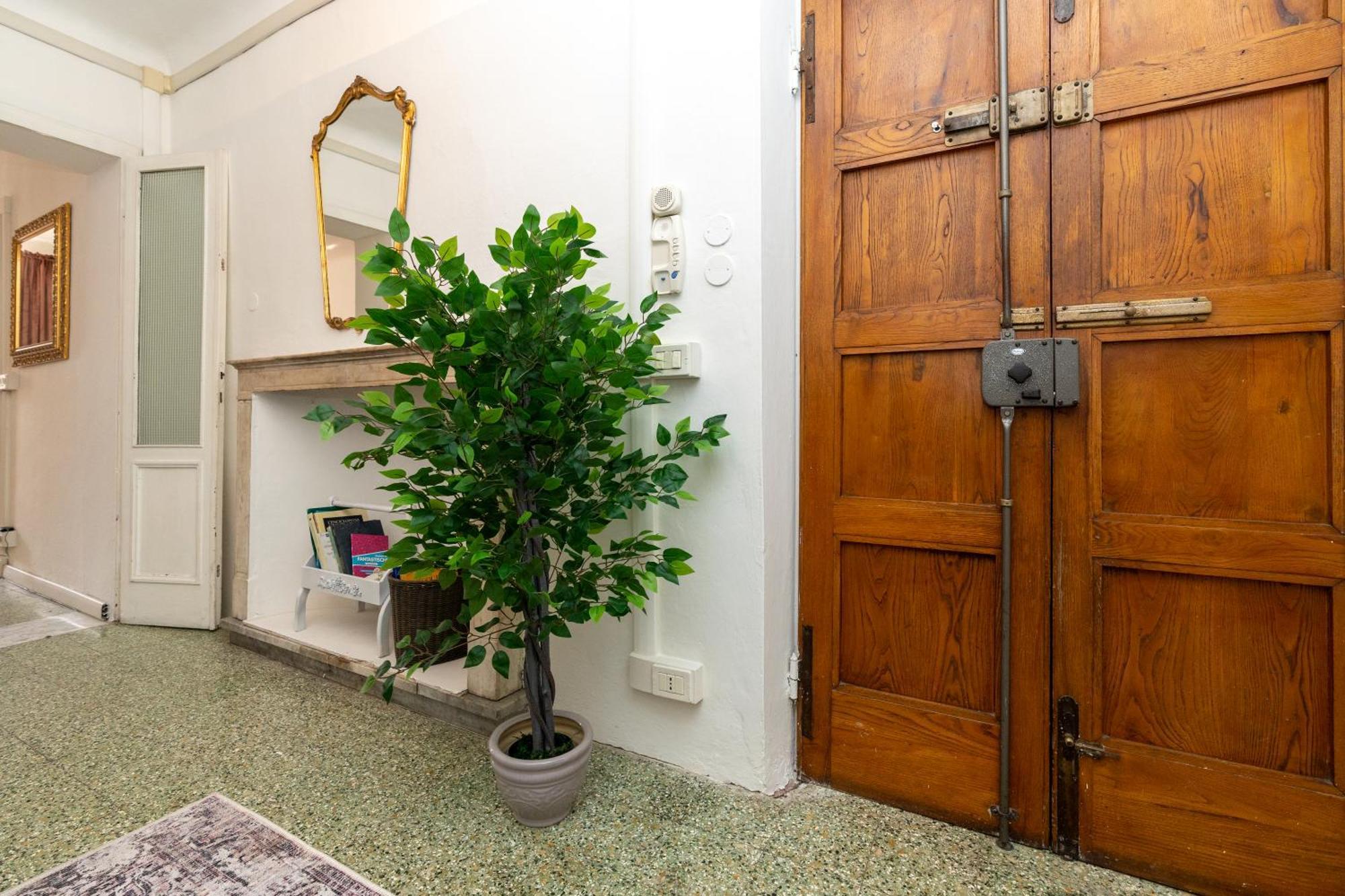 Historic Apt In The Center Of Lucca With Balcony Exterior foto